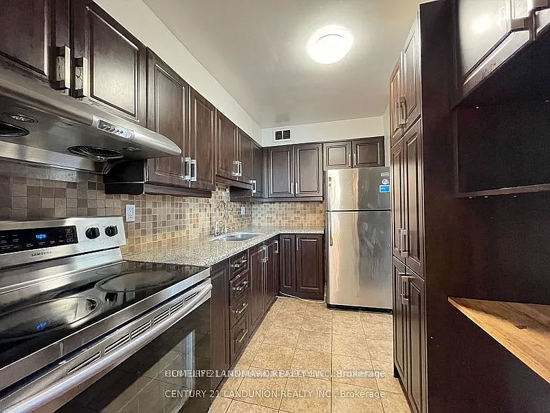 10 Parkway Forest Dr — Photo 3
