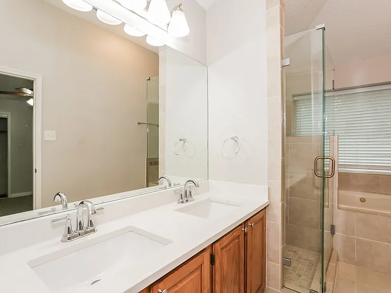 9004 Willoughby Ct — Photo 11