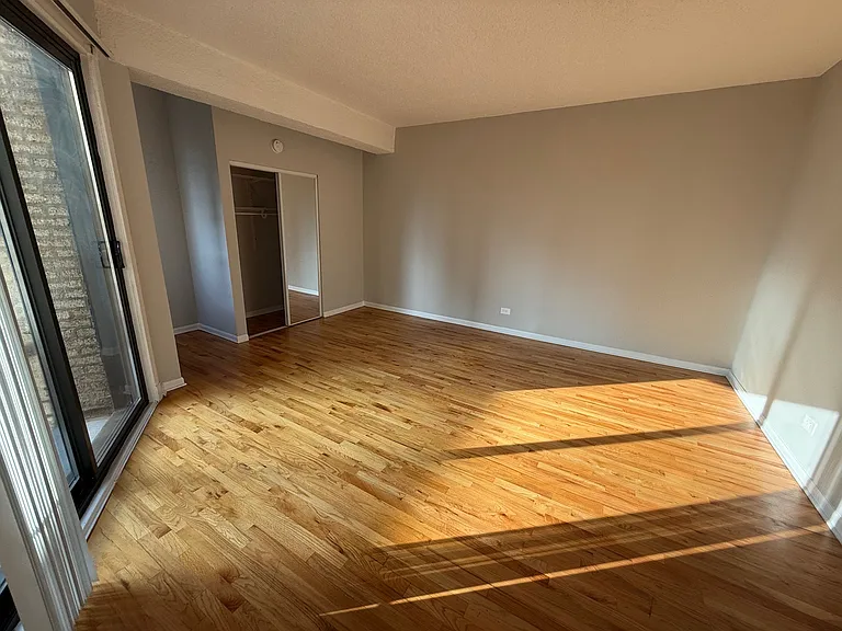 Buena Terrace - 4242 N Sheridan Rd — Photo 23