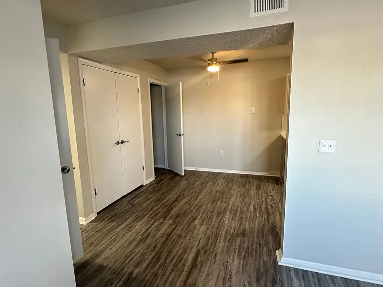 Regency Point Luxury Apartments — Photo 38