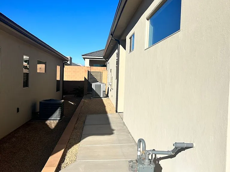 1212 W Hopewell Dr — Photo 3
