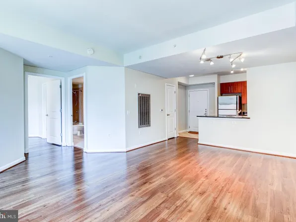 1021 N Garfield St APT 513, Arlington, VA 22201