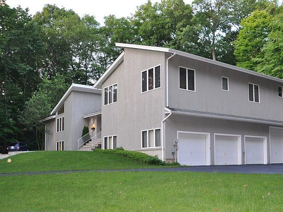 4 Car garage room for 5