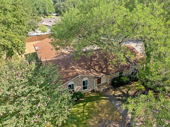 3rd image of 1011 Charleston Ct