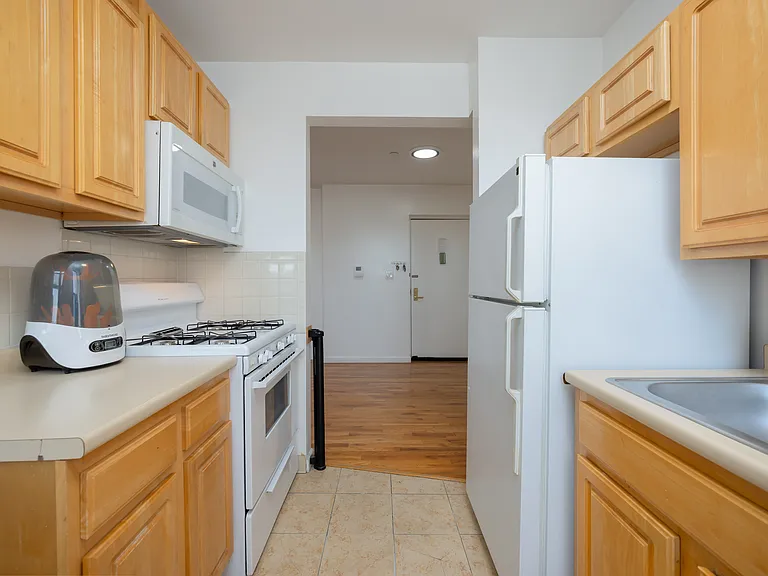 2023 Belmont Ave #5C — Photo 6