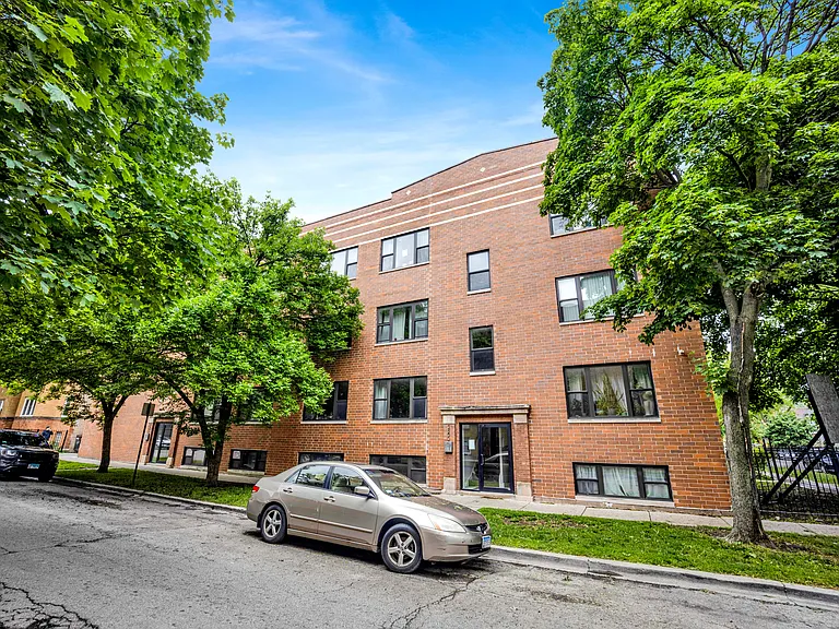 3800 W Altgeld St #203 — Photo 16