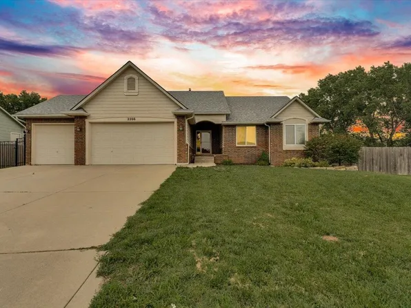 2206 E Myrtlewood Ct, Derby, KS 67037