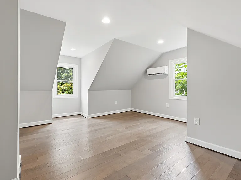10 Birch Ave — Photo 12