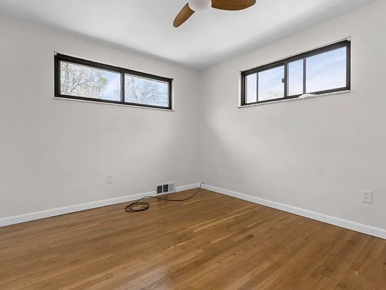 548B Firethorne Dr — Photo 9