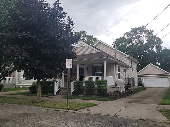 2nd image of 225 E 22nd St