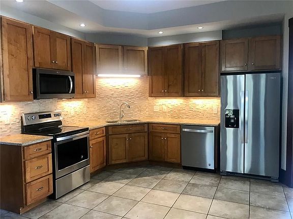 5th image of 209 W Bennett St