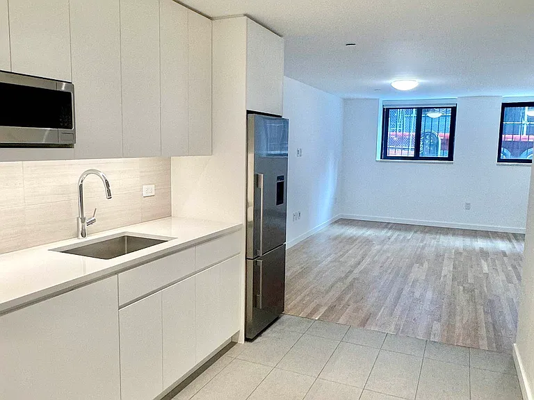 341 W 11th St #1B — Photo 3