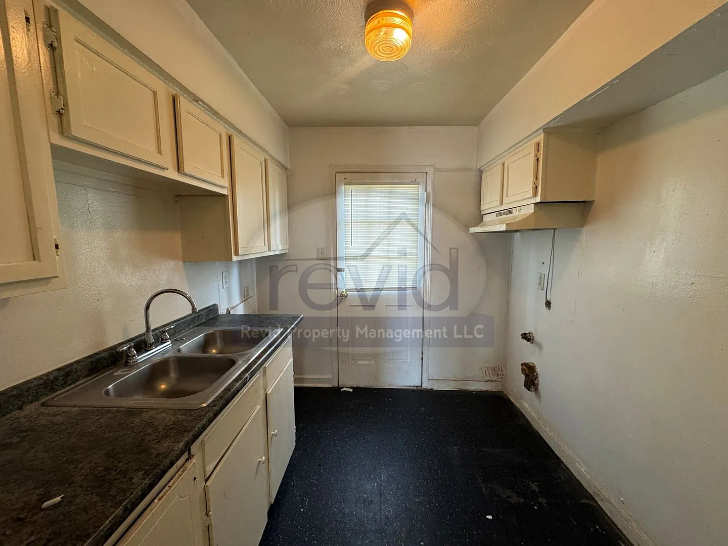 2436 Charjean — Photo 3