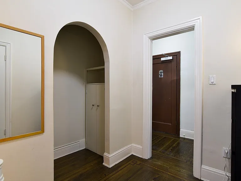 935 Jervis St #8 — Photo 12
