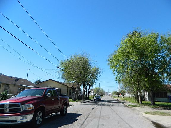 4th image of 2815 Noakes St