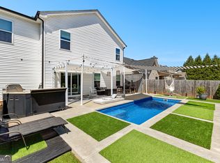 65 Hill Top Cir, Grantville, GA 30220