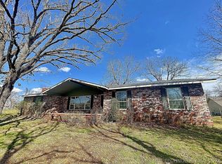 21120 S Forrest Dr, Tahlequah, OK 74464