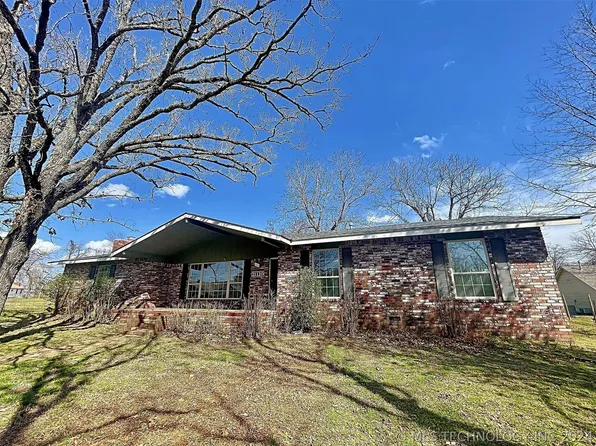 21120 S Forrest Dr, Tahlequah, OK 74464