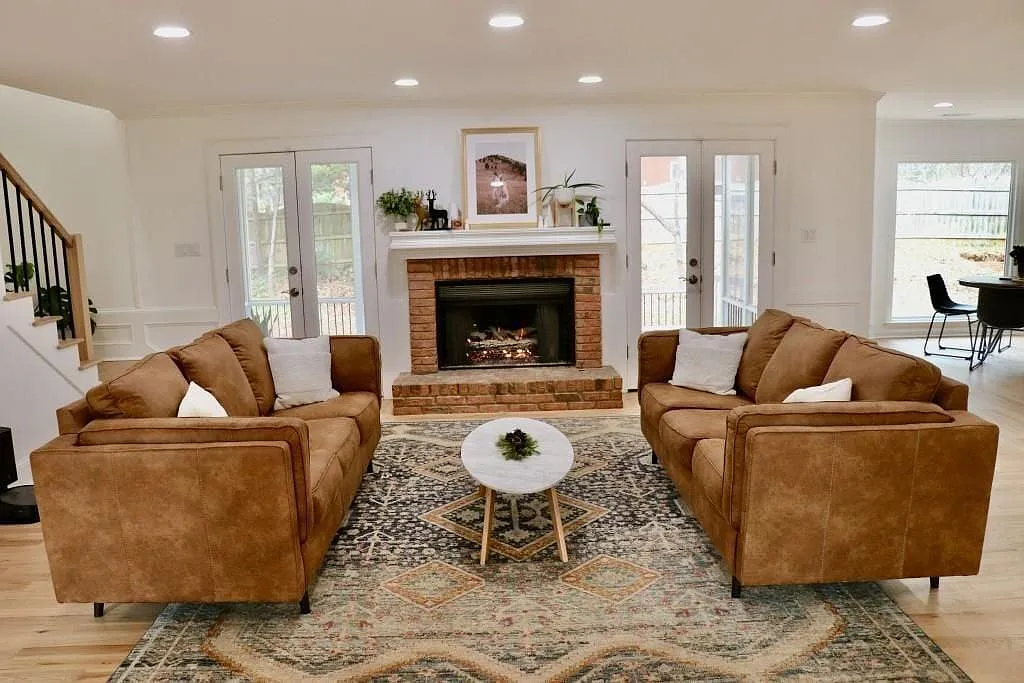 4 bed, 2.5 bath, 2795 sqft, $3,950 — Photo 3