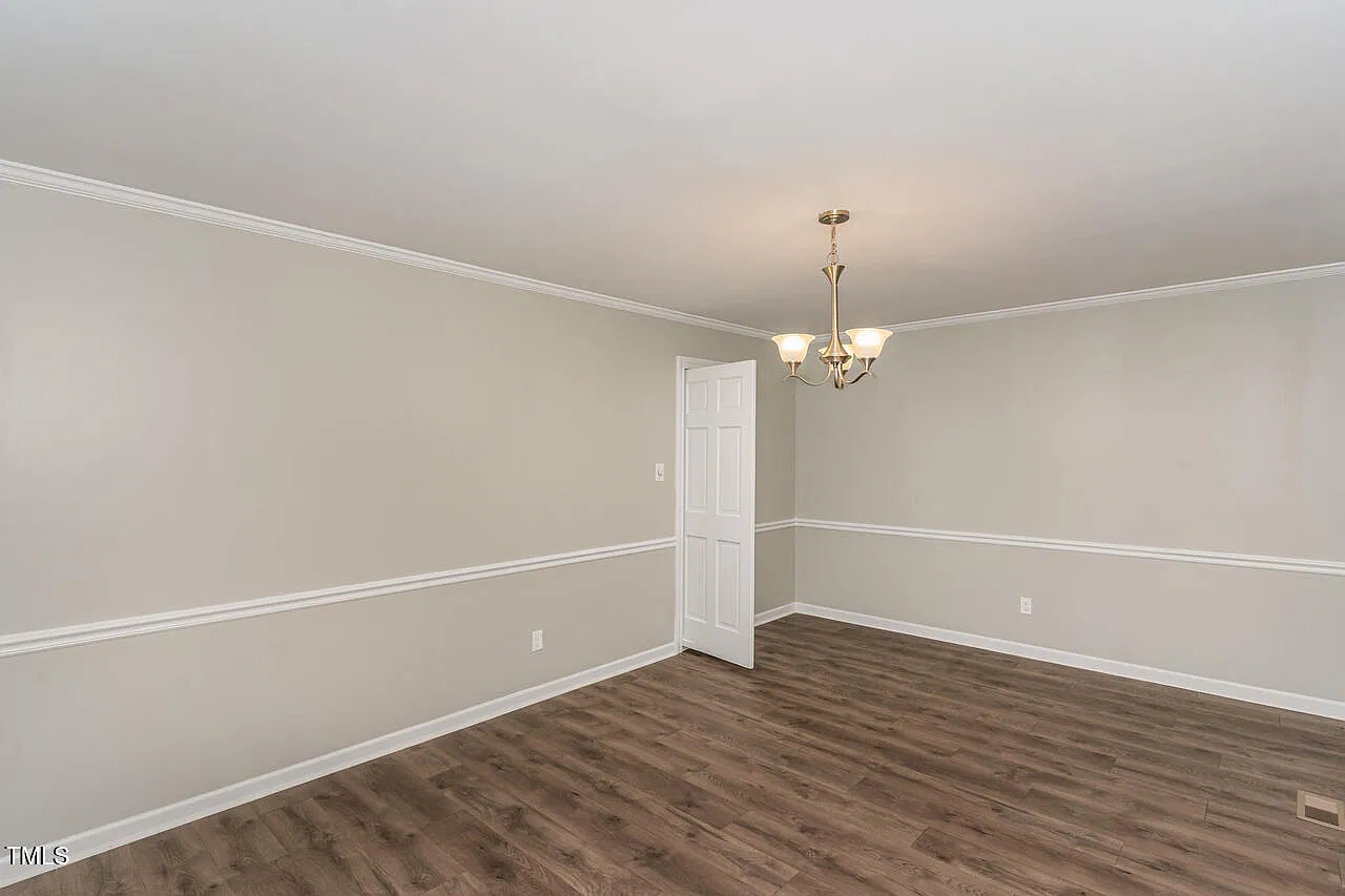 3 bed, 2.5 bath, 2500 sqft, $3,600 — Photo 4