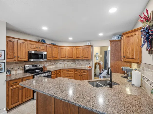 30291 Cedar Valley Dr, Northwood, OH 43619
