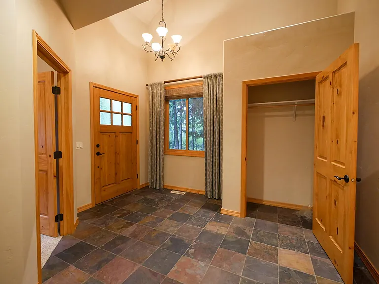 1917 Racquet Ct — Photo 2