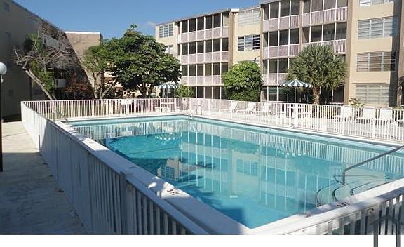 4th image of 1660 NE 191st St APT 101
