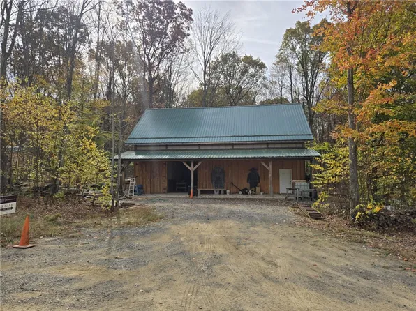 26 Buck Dr, Benezette, PA 15821