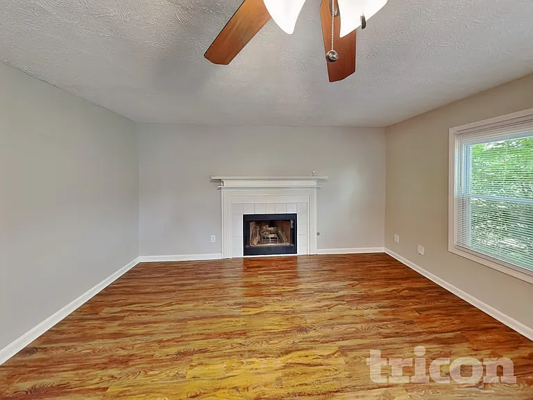 101 Midland Dr — Photo 3