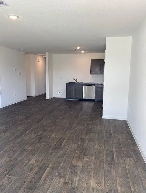 3 bed, 2.0 bath, 1228 sqft, $1,500 — Photo 2