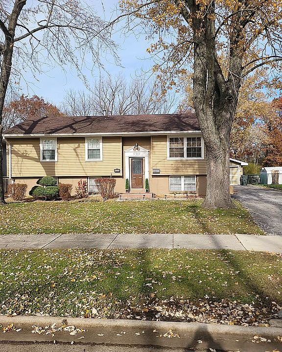 1st image of 409 E Maple Dr