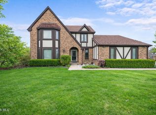 730 Ashbury Dr, Perrysburg, OH