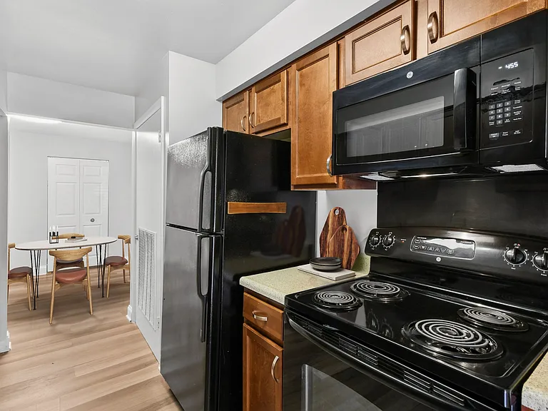 Poplar Glen — Photo 12