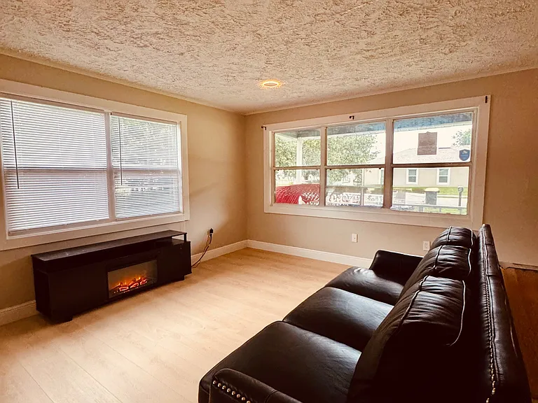 4910 Huppel Ave — Photo 5