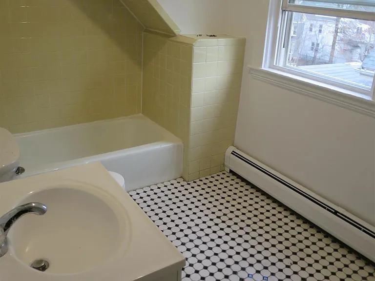 203 Highland Ave — Photo 11