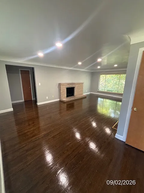 4 bed, 3.5 bath, 1402 sqft, $2,300 — Photo 1