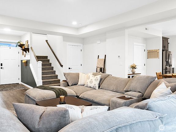 4th image of 605 Cardinal Ave