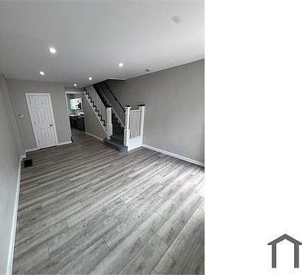 4th image of 2811 Winton St