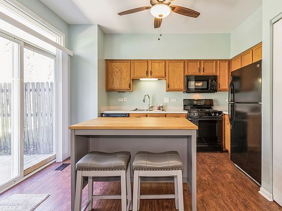 3rd image of 2830 Sun Valley Dr
