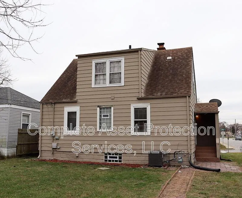 3 bed, 1.5 bath, 1332 sqft, $1,650 — Photo 3