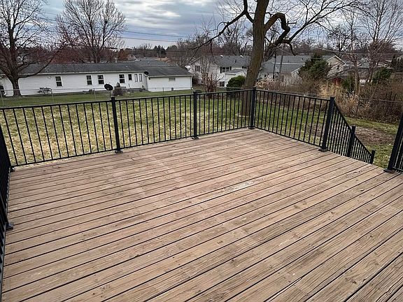 5th image of 104 W Meadow Ln