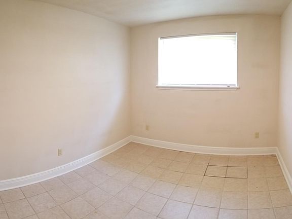 5th image of 7933 Dorsett Dr