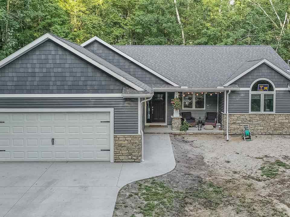 1st image of 2850 E Degeer Ct