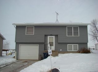 9 Brook Cir, Pella, IA 50219