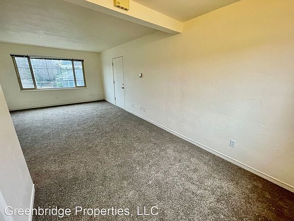 4th image of 729 SE 42nd Ave APT 4