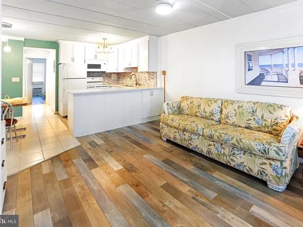 18 69th St Unit 9, Ocean City, MD 21842