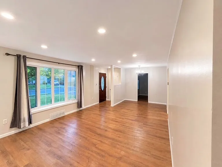 3703 Mount Vernon Ave — Photo 2