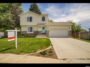 797 W 2005 N, Clinton, UT 84015