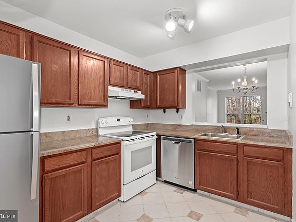 2nd image of 14 Windy Meadow Ct