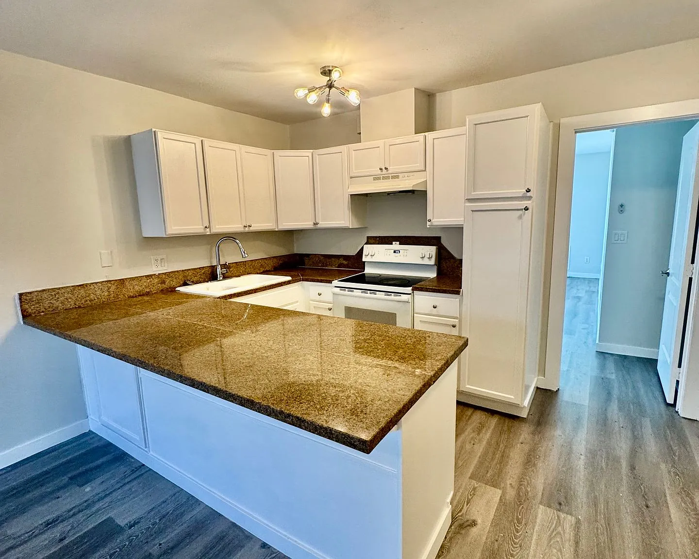7524 Sepulveda Blvd — Photo 1